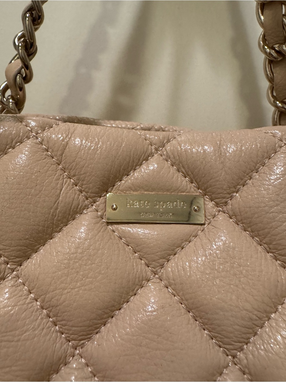 Kate Spade Gold Coast Maryanna Quilted Beige Leather Handbag with chain strap.